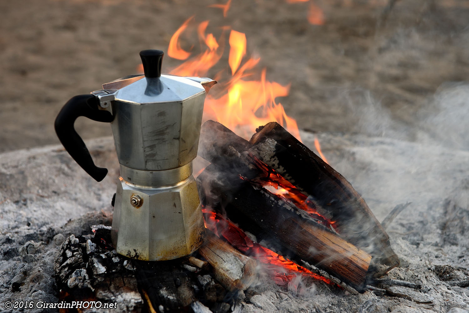 Un bon café au feu de bois !